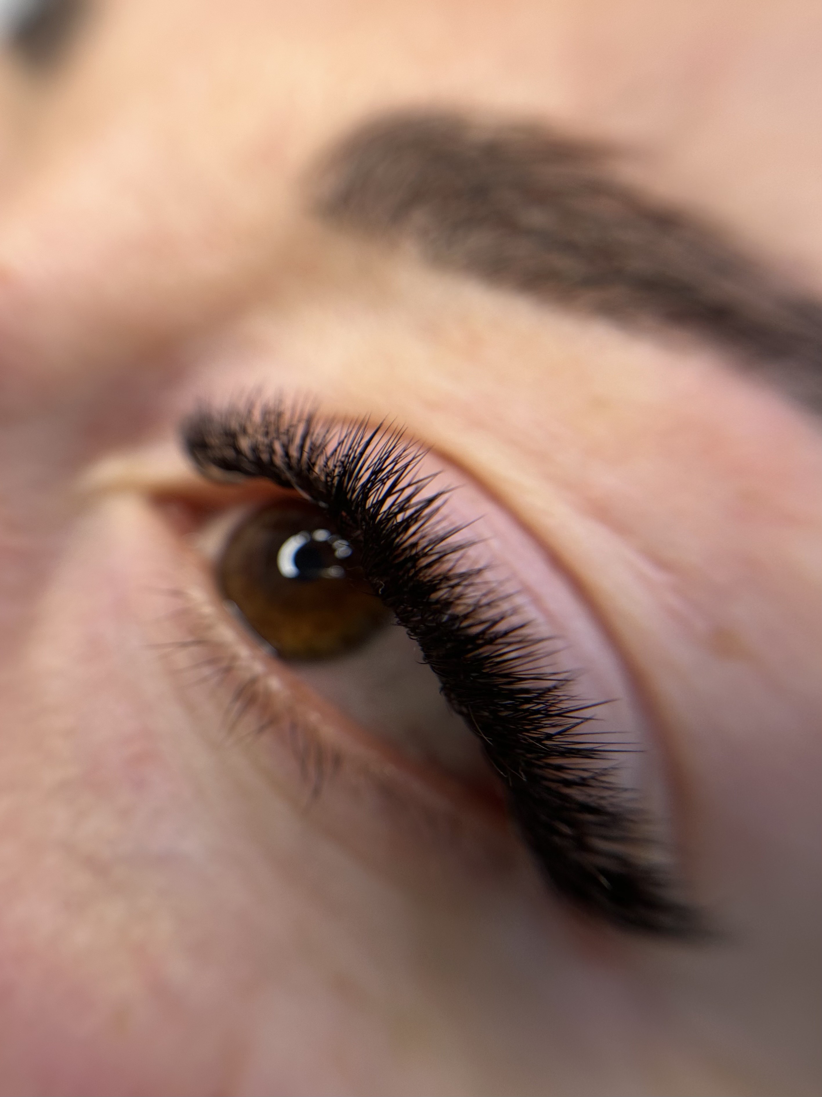 guste-volumenske-trepavice-ekstenzije-salon