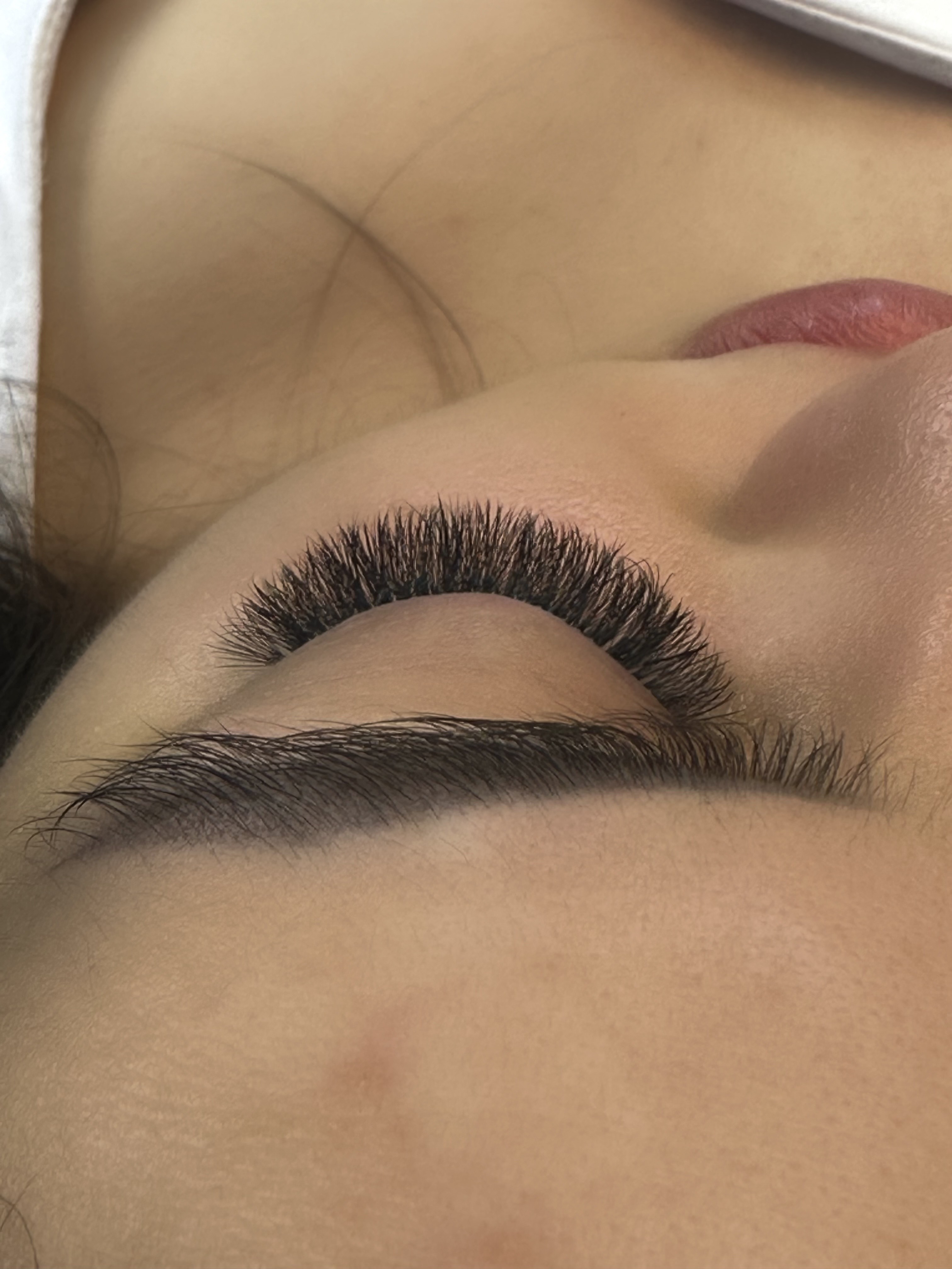 mega-volumen-ekstenzije-trepavica-salon